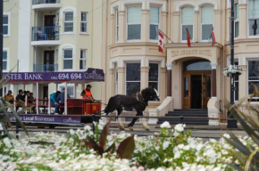  Regency Hotel  Дуглас